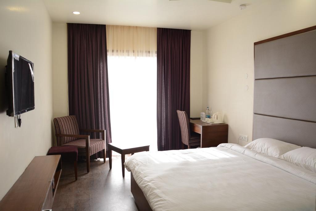 Green Hotel & Restaurant Pathānkot Habitación foto